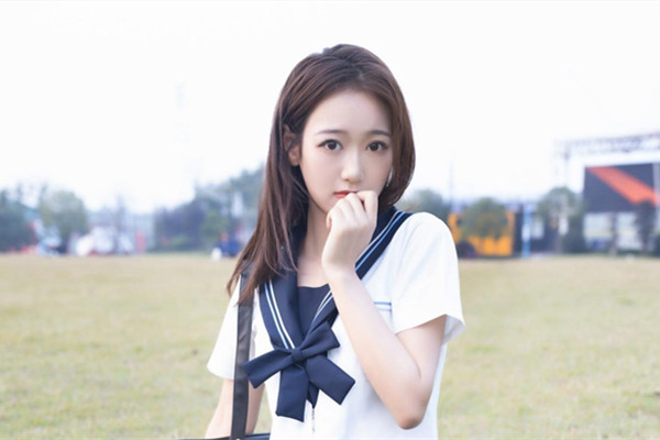 校园小嫩妹口交表演秀